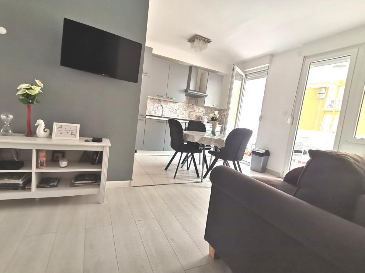 Residential Apartment Split Luaran gambar